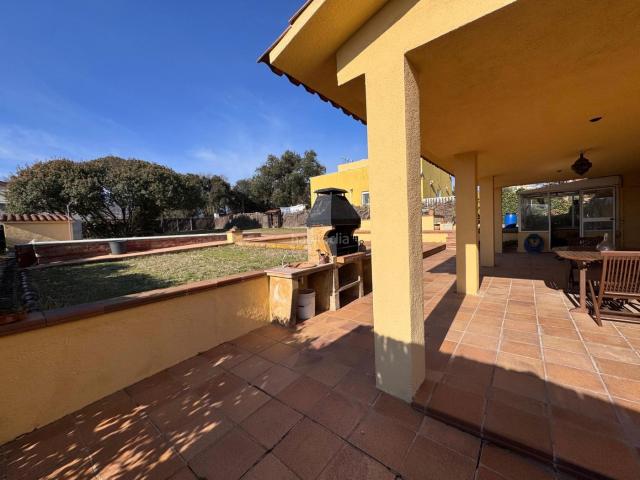 Casa en venta en Sant Feliu de Buixalleu. Casa con piscina y vistas panoramicas al Montseny y Montnegre. Casas Sant Feliu de.