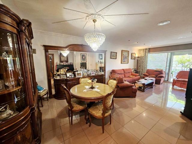 Casa en venta en Sant Feliu de Guíxols, Vilartagues Tueda de Dalt Costa Brava. Casa situada al lado de la Rambla Generalitat, muy espaciosa con terrazas y un gran garaje. Casas Sant Feliu de.