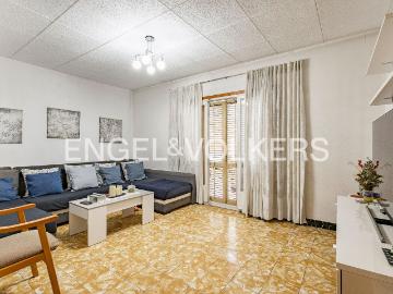Casa en venta en Sant Feliu de Llobregat, Can Calders. Casa pairal con historia y gran potencial para familias e inversores. Casas Sant Feliu de.