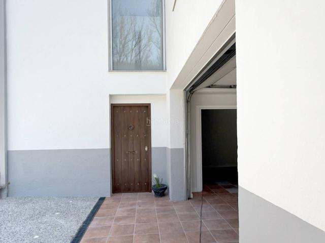 Casa en venta en Sant Feliu de Pallerols. Casa en venta en Sant Feliu de Pallerols, con grandes ventanales, mucha luz y agradables vistas. Casas Sant Feliu de.