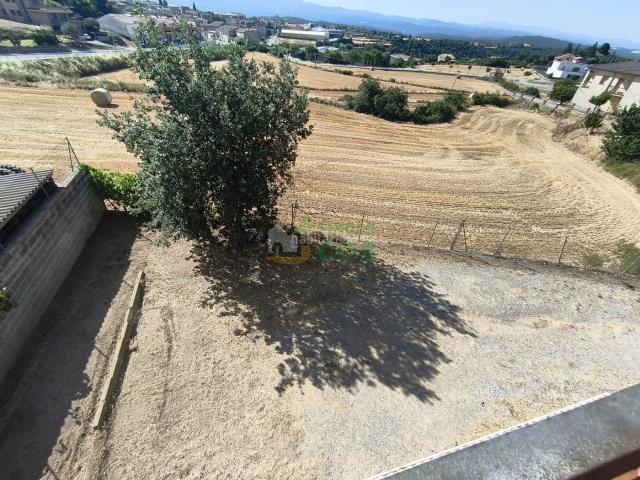 Casa en venta en Sant Feliu Sasserra. GRAN CASA de PUEBLO en venta con terreno, garaje, gran terraza, ascensor y unas espectaculares vistas panorámicas. Casas Sant Feliu.