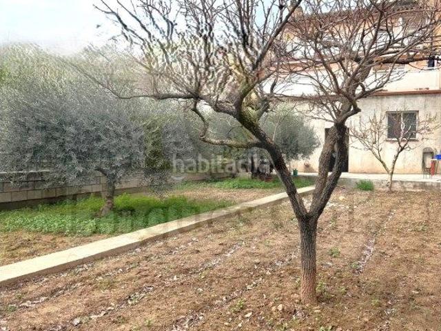 Casa en venta en Sant Fruitós de Bages. Sant Fruitós de Bages Casa adosada de 6 habitaciones con jardín y garaje ideal para familias en el Bosquet. Casas Sant Fruitós de.