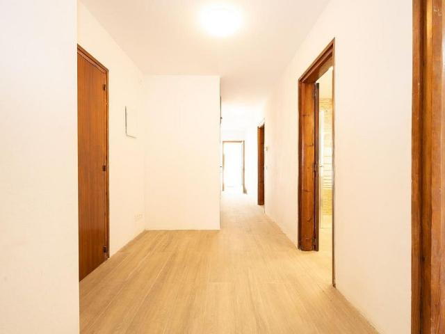 Casa adosada en venta en calle De Montserrat, Sant Hipòlit de Voltregà, de 300 m² 7 habitaciones por 368.000