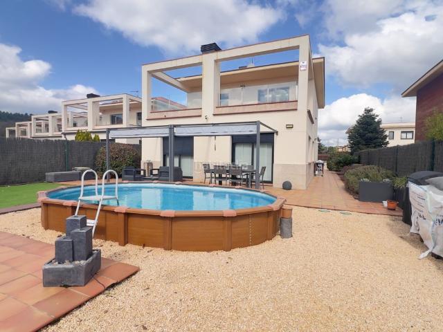 Casa en venta en Sant Julià de Ramis. Casa unifamiliar amb jardí de 500 m², molt ben conservada, a prop de Girona. Casas Sant Julià de.