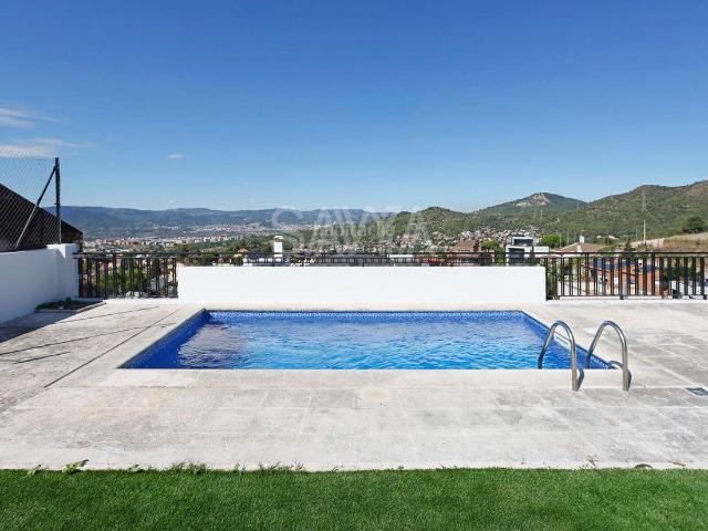 Casa en venta en Sant Just Desvern, La Miranda Can Candeler. Residencia con vistas panorámicas y piscina en Ciutat Diagonal. Casas Sant Just.