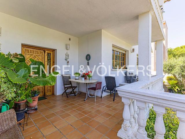 Casa en venta en Sant Just Desvern, La Miranda Can Candeler. Unifamiliar a cino minutos del centro de Sant Just. Casas Sant Just.