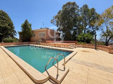 Casa en venta en Sant Just Desvern, La Miranda Can Candeler. Villa señorial con gran parcela junto a Barcelona. Casas Sant Just.