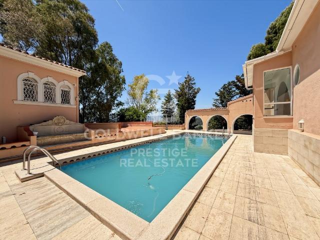 Casa en venta en Sant Just Desvern, La Miranda Can Candeler. Villa señorial con gran parcela junto a Barcelona. Casas Sant Just.