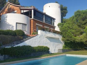 Casa en venta en Sant Just Desvern, La Plana Bellsoleig. Espectacular propiedad en Vallvidrera. Casas Sant Just.