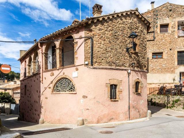 Casa en venta en Sant Llorenç Savall. CASA CATALOGADA Y EXCLUSIVA EN EL CENTRO DE SANT LLORENÇ SAVALL. Casas Sant Llorenç.