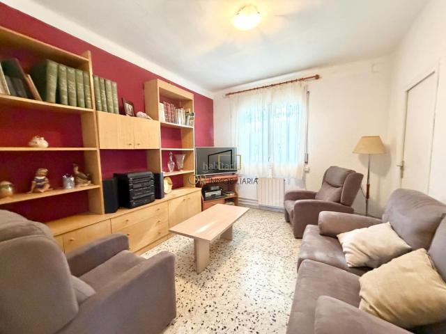 Casa en venta en Sant Martí Sarroca. Encantadora casa en una sola planta con jardín y 4 habitaciones en Can Croset. Casas Sant Martí.