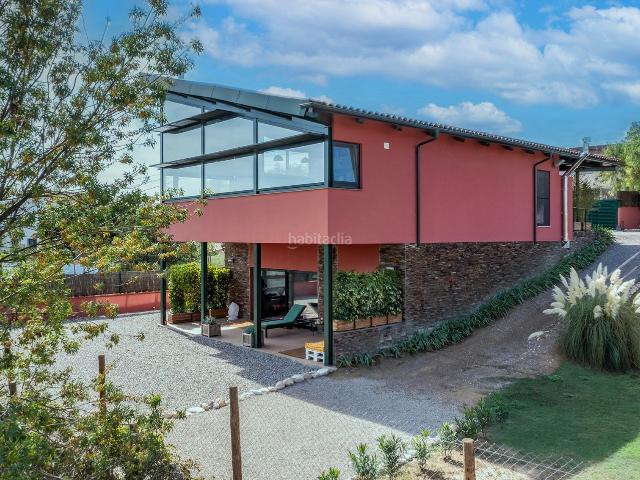 Casa en venta en Sant Martí Sarroca. Propiedad única completamente reformada y reconstruida en 2022. Casas Sant Martí.