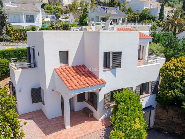 Casa en venta en Sant Pol de Mar, Urbanitzacions. Vivir entre el mar y la tranquilidad en Sant Pol de Mar. Casas Sant Pol de.
