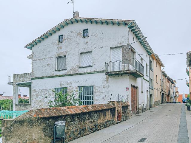 Casa en venta en Sant Pere de Torelló. Casa en venta en Sant Pere de Torelló con 4 habitaciones y jardín, Barcelona. Casas Sant Pere de.