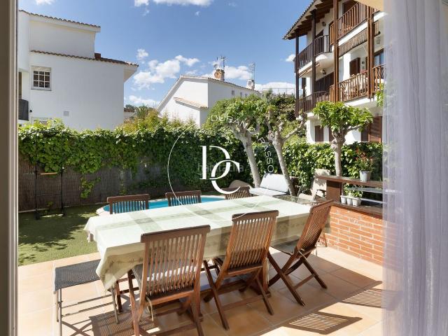 Casa en venta en Sant Pere de Ribes, Vallpineda Rocamar. Casa de 238 m2 con piscina y vistas en venta en Vallpineda, Sant Pere de Ribes. Casas Sant Pere de.