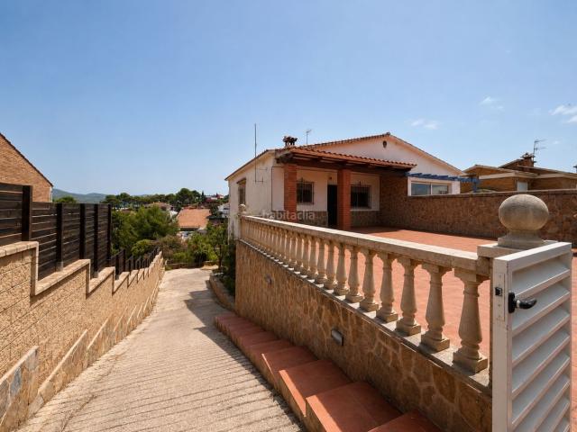 Casa en venta en Sant Pere de Ribes, Can Lloses Can Marcer. Casa con jardín, gran garaje y posibilidad de ampliación a solo 10 minutos de Sitges Sant Pere de Ribes. Casas Sant Pere de.