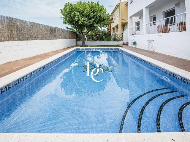 Casa en venta en Sant Pere de Ribes, Mas d´En Serra Els Cards. Casa de 237 m2 con piscina y vistas en venta en Sant Pere de Ribes. Casas Sant Pere de.