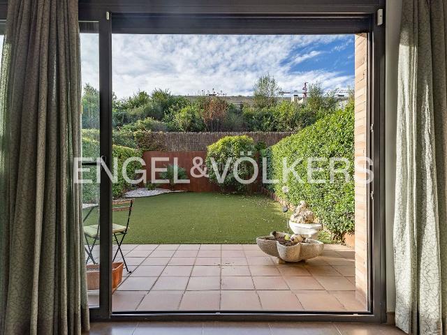 Casa en venta en Sant Quirze del Vallès, Sant Quirze Parc Vallsuau Castellet. Elegante casa adosada con vistas en el Mirador. Casas Sant Quirze del.