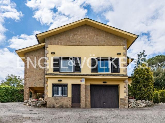 Casa en venta en Sant Quirze Safaja. Bonita casa de una planta con amplio y cuidado jardín en Sant Quirze Safaja. Casas Sant Quirze.
