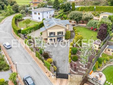 Casa en venta en Sant Quirze Safaja. Bonita casa de una planta con amplio y cuidado jardín en Sant Quirze Safaja. Casas Sant Quirze.