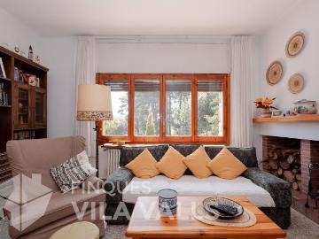 Casa en venta en Sant Quirze Safaja. Chalet con jardín y casa de invitados a la venta 2 propiedades!. Casas Sant Quirze.