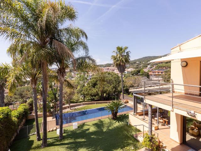 Casa en venta en Sant Vicenç de Montalt, Montalnou Milans del Bosc. Chalet de lujo en Sant Vicenç de Montalt con piscina y vistas al mar. Casas Sant Vicenç de.