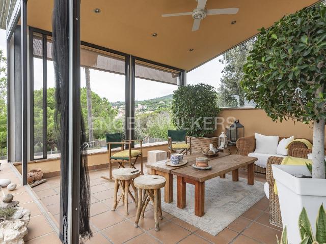 Casa en venta en Sant Vicenç de Montalt, Montalnou Milans del Bosc. Exclusiva casa con ascensor, vistas al mar y máxima privacidad en Sant Vicenç de Montalt. Casas Sant Vicenç de.