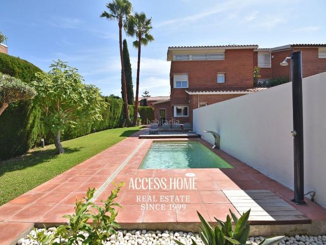Casa en venta en Sant Vicenç de Montalt, Sant Vicenç Platja. Casa esquinera con piscina en Sant Vicenç de Montalt cerca de la playa. Casas Sant Vicenç de.