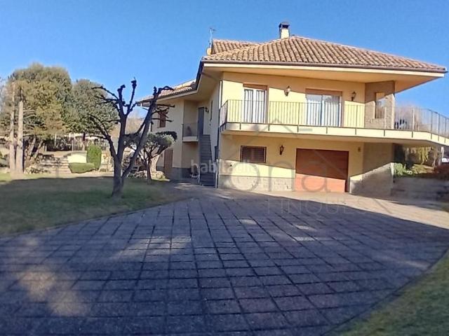 Casa en venta en Sant Vicenç de Torelló. SANT VICENÇ DE TORELLÓ. ENCANTADORA CASA INDEPENDIENTE en SANT VICENÇ DE TORELLÓ, 5 HABITACIONES, 2 BAÑOS, TERRAZA, JARDÍN, GRAN G. Casas Sant Vicenç de.