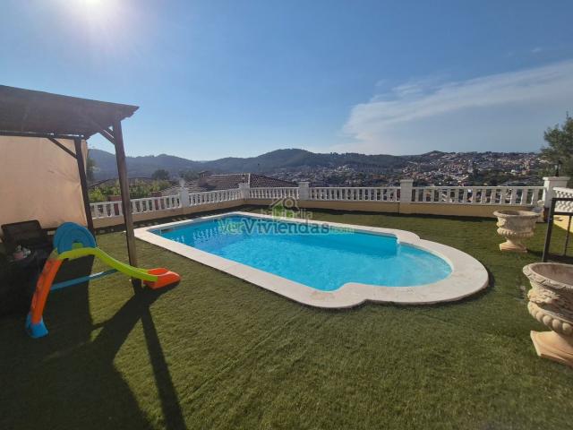 Casa en venta en Sant Vicenç dels Horts. Bonita casa con piscina y posibilidades. Casas Sant Vicenç dels.