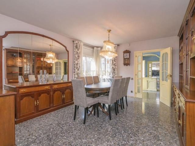 Casa en venta en Sant Vicenç dels Horts. CASA CON VISTAS GARAJE DE 236 m 5 HABITACIONES. Casas Sant Vicenç dels.