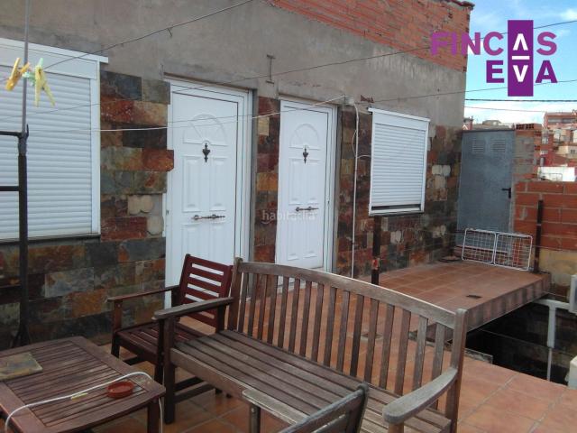 Casa en venta en Sant Vicenç dels Horts. CASA Y LOCAL CON POSIBILIDAD DE CONVERTIR EN VIVIENDA EN SANT VIÇENS DELS HORTS. Casas Sant Vicenç dels.