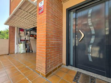 Casa en venta en Sant Vicenç dels Horts. RED FAM VIEWS SOL, VISTAS, ESPACIO Y PRIVACIDAD. Casas Sant Vicenç dels.