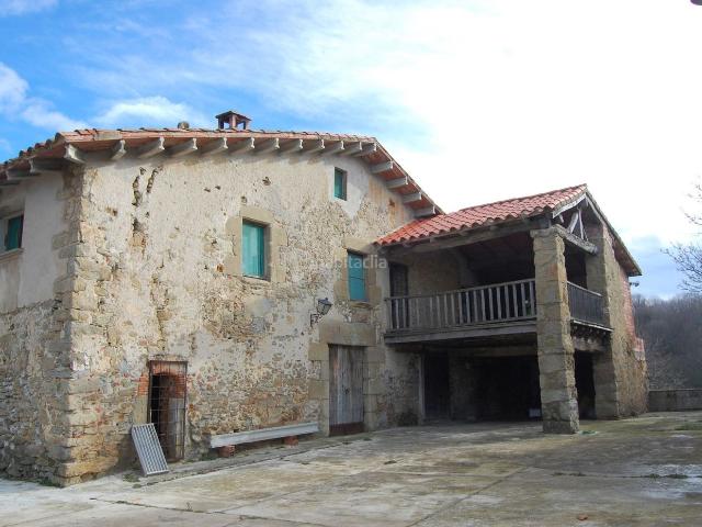 Casa en venta en Santa Maria de Besora. OPORTUNIDAD EXCEPCIONAL MASÍA HISTÓRICA EN VIDRÀ, EN EL CORAZÓN DE CATALUÑA ESPECTACULAR MASÍA HISTÓRICA CON FINCA RÚSTICA Y FORES. Casas Santa Maria de.