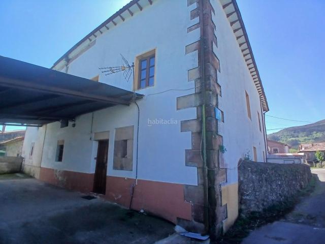 Casa en venta en Santa María de Cayón. Casona típica montañesa en Cantabria. Casas Santa María de.