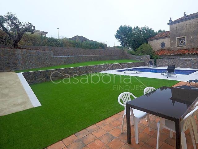 Casa en venta en Santa Maria de Corcó. LESQUIROL. IMPECABLE CASA 420 m2, 2 VIVIENDAS INDEPENDIENTES, 5 HAB 3 BAÑOS, JARDÍN, 2 GARAJE, LOCAL COMERCIAL, LICENCIA TURÍSTI. Casas Santa Maria de.