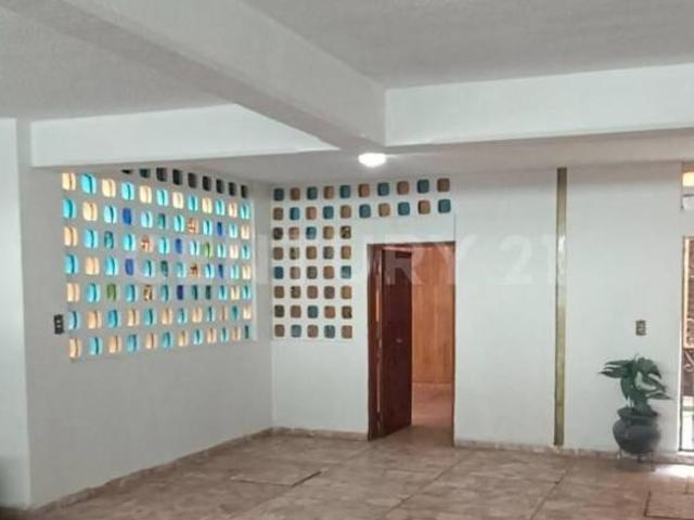 Casa en venta en Santa María Ticomán, Gustavo A. Madero. CDMX