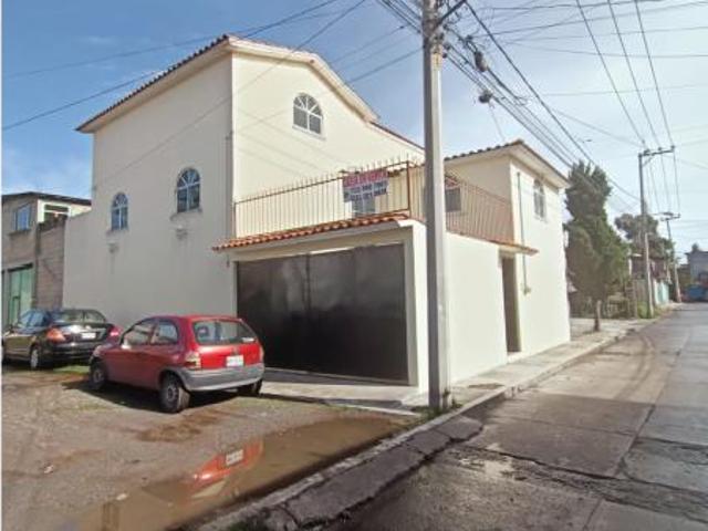 Casa en venta en Santa Maria Totoltepec, Toluca, México