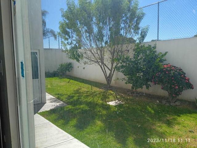 Casa en venta en Santa Maria Zacatepec, Juan C. Bonilla, Puebla