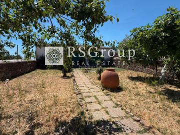 Casa en venta en Santa Olalla del Cala. Amplia casa de dos plantas con gran patio y solárium. Casas Santa Olalla del.