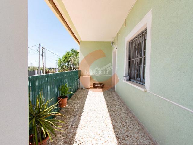 Casa en venta en Santa Oliva. Casa en venta en Les Pedreres, 4 dormitorios. Casas Santa.