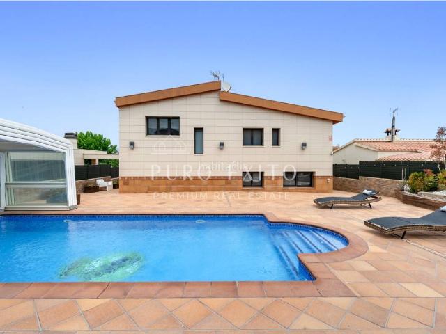 Casa en venta en Santa Oliva. Casa unifamiliar en Santa Oliva. Casas Santa.