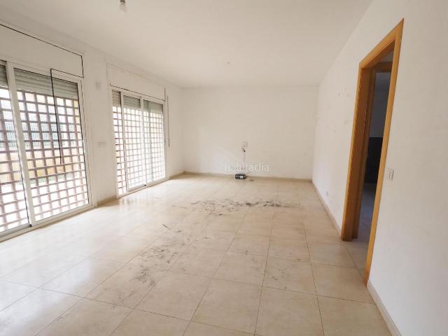 Casa en venta en Santa Oliva. SE VENDE VIVIENDA UNIFAMILIAR ADOSADA EN SANTA OLIVA, ZONA LES PEDRERES. Casas Santa.