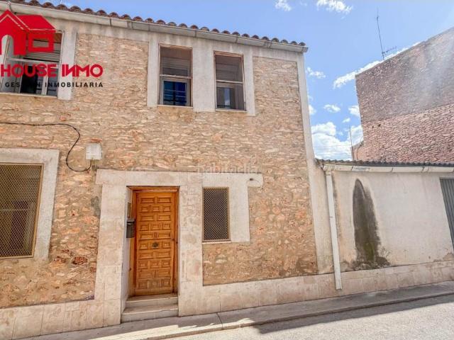 Casa en venta en Santa Bàrbara. Casa con almacén independinete en venta en Santa Bàrbara. Casas Santa.