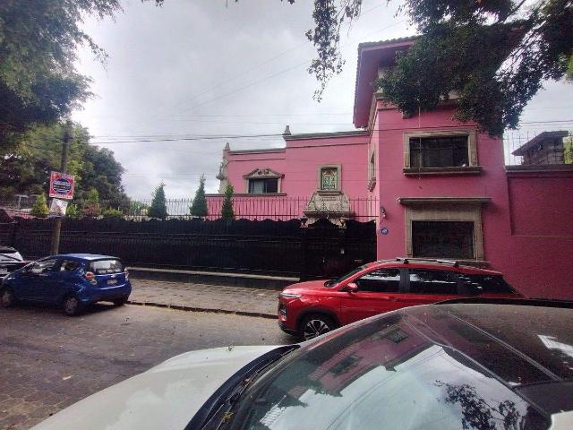 Casa en Venta en Santa Catarina Coyoac?n con Estilo Victoriano y Carril de Nado