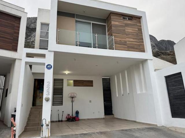 Casa en Venta en Santa Catarina