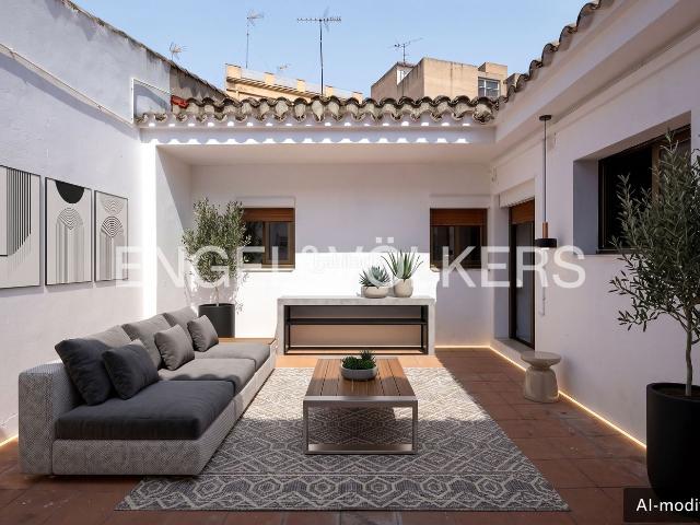 Casa en venta en Santa Coloma de Cervelló. Encanto histórico y vida en una sola planta en el corazón de la Colònia Güell. Casas Santa Coloma de.