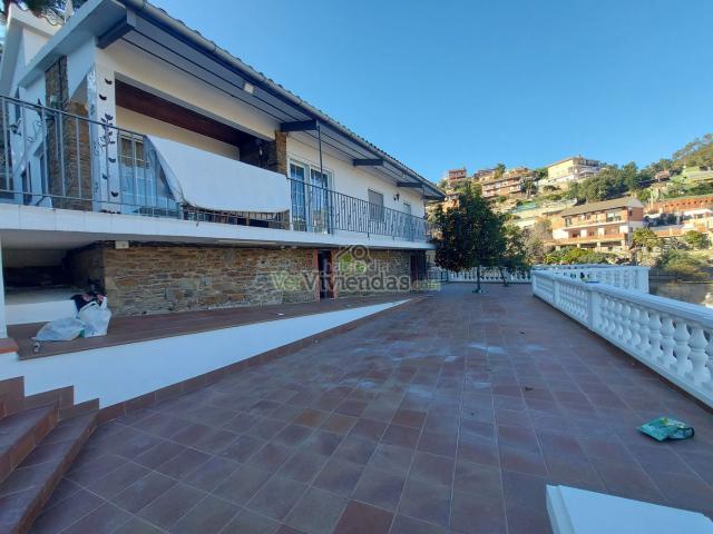 Casa en venta en Santa Coloma de Cervelló. Espectacular casa con piscina. Casas Santa Coloma de.