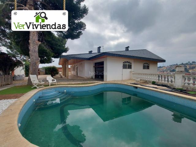 Casa en venta en Santa Coloma de Cervelló. Impresionante casa con piscina. Casas Santa Coloma de.