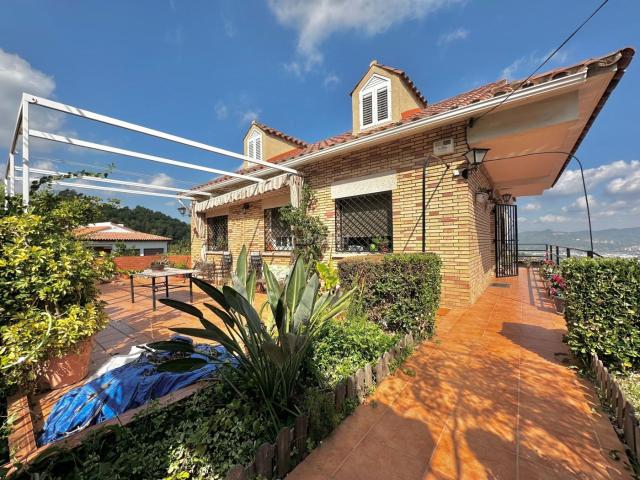 Casa en venta en Santa Coloma de Cervelló. Impresionante Casa con Vistas Espectaculares en Santa Coloma de Cervelló. Casas Santa Coloma de.